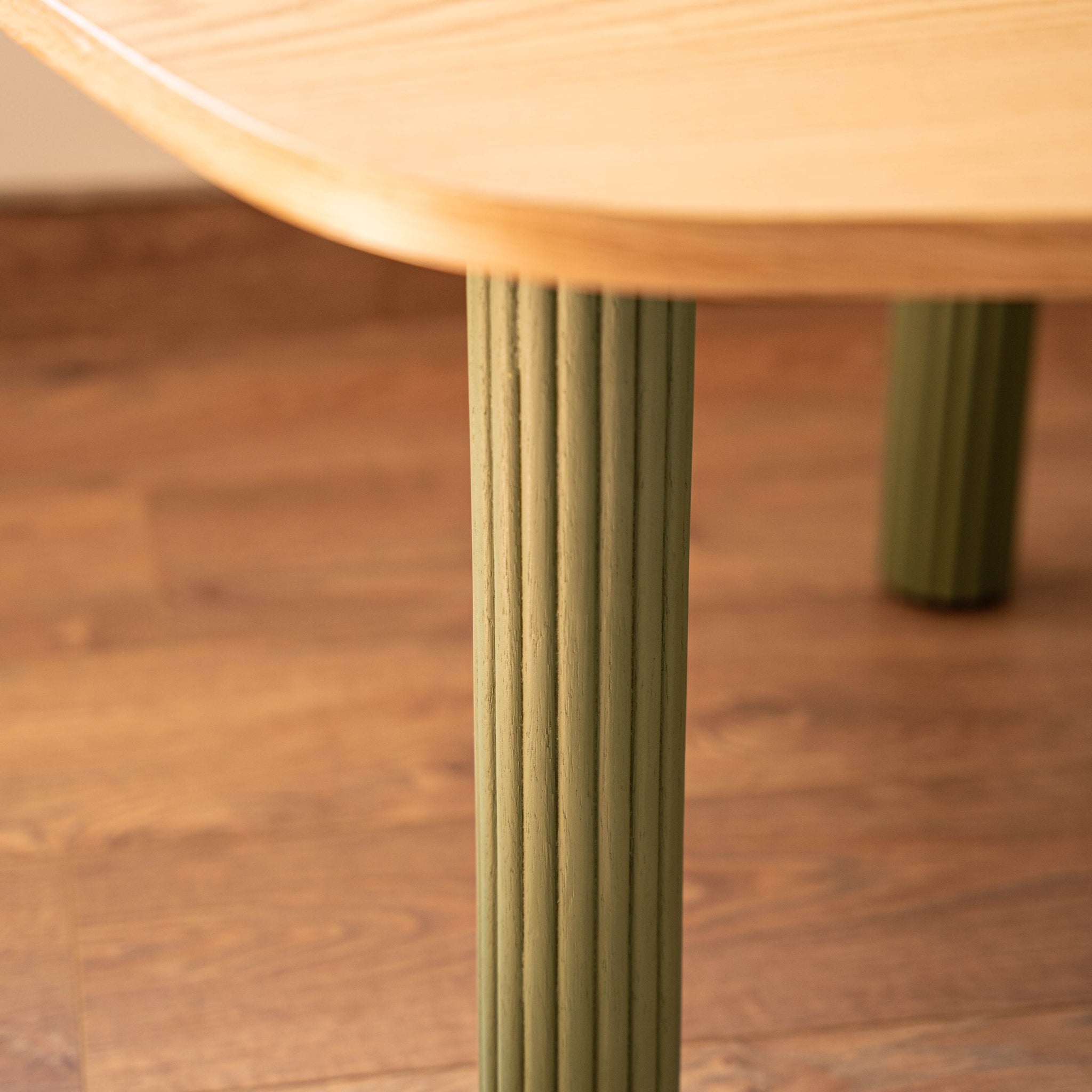 ZEE TABLE