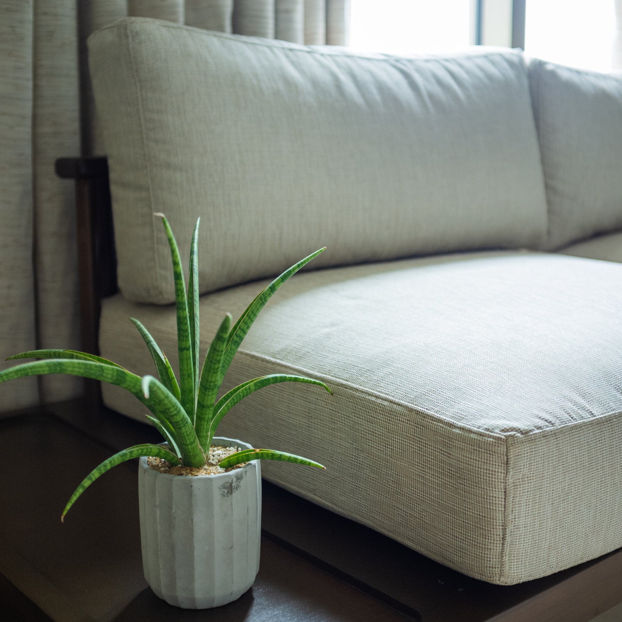 Mid-C Settee
