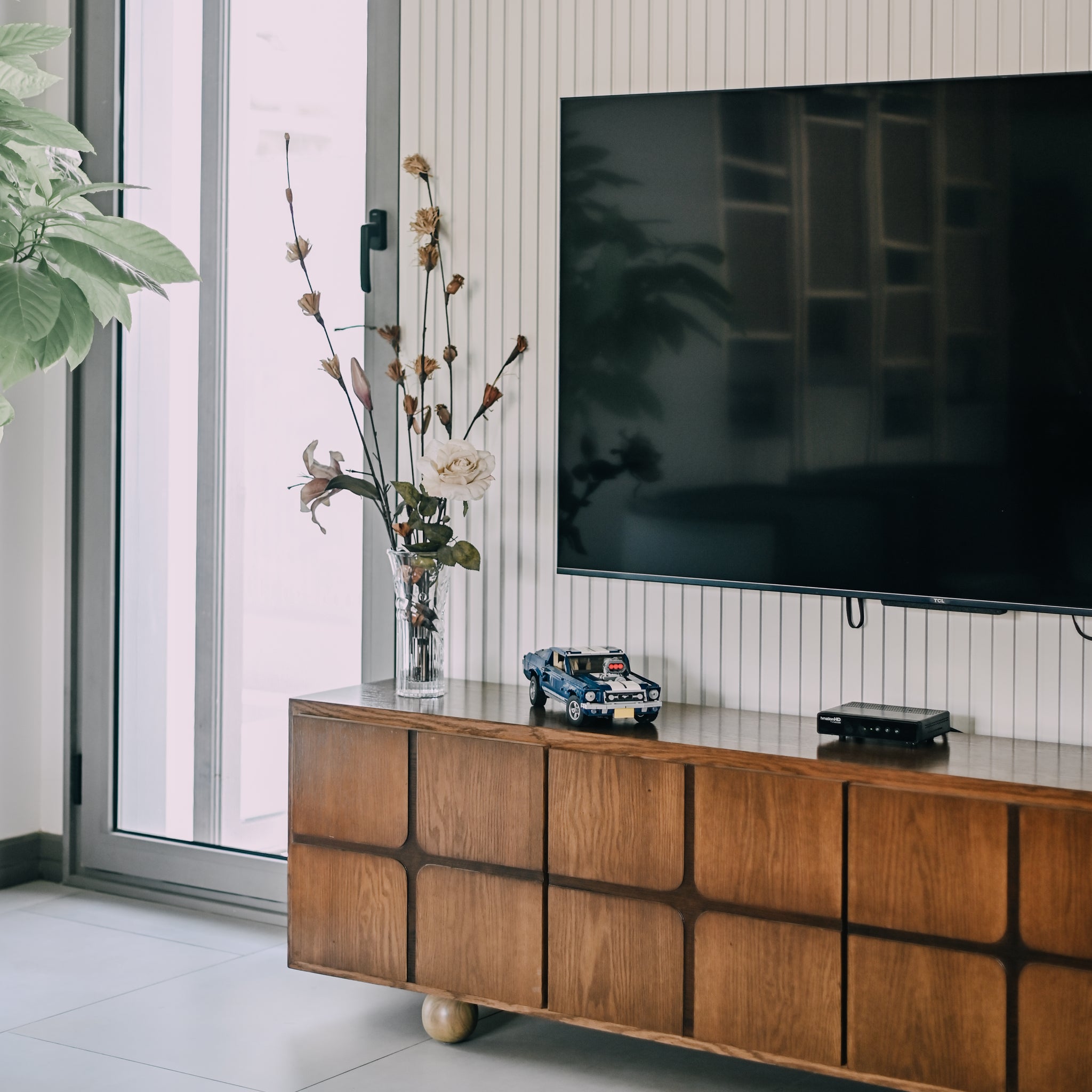 Eton Tv Console